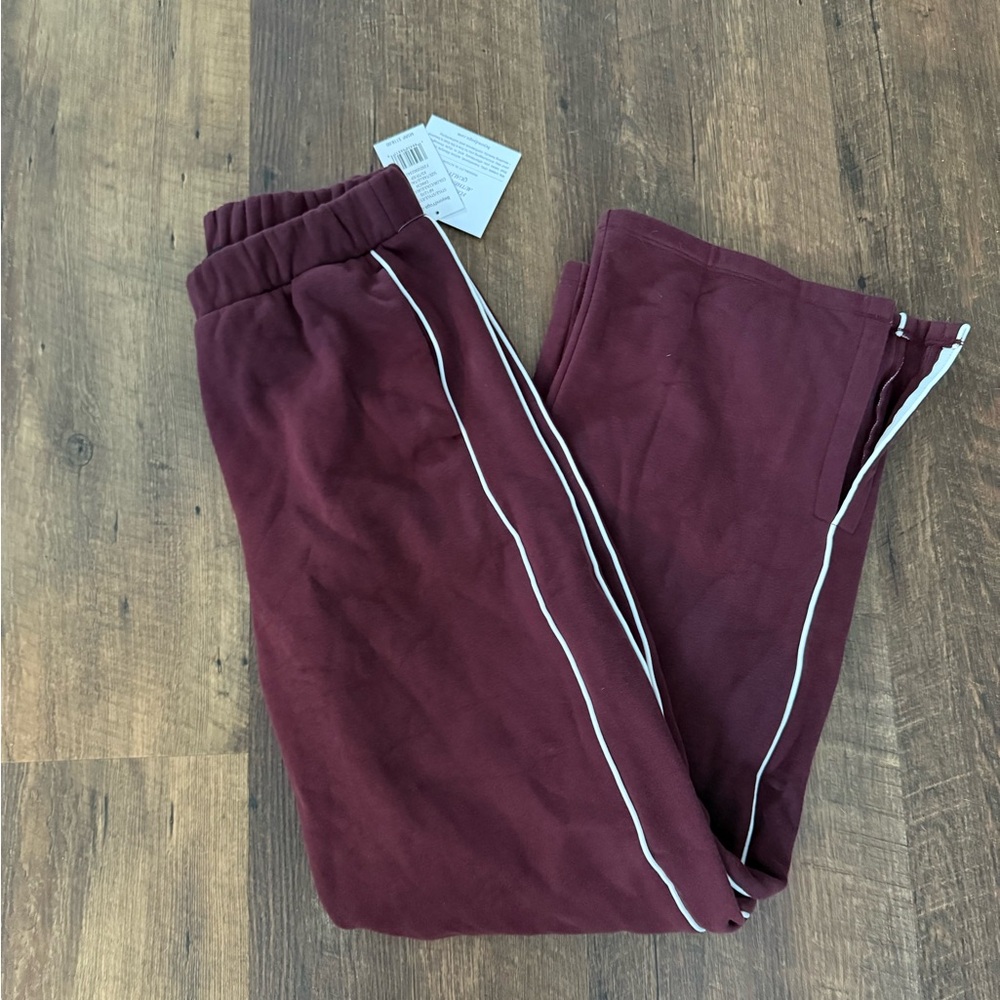 New with Flaw- Beyond Yoga Dark Cherry XS Wide Leg Pants